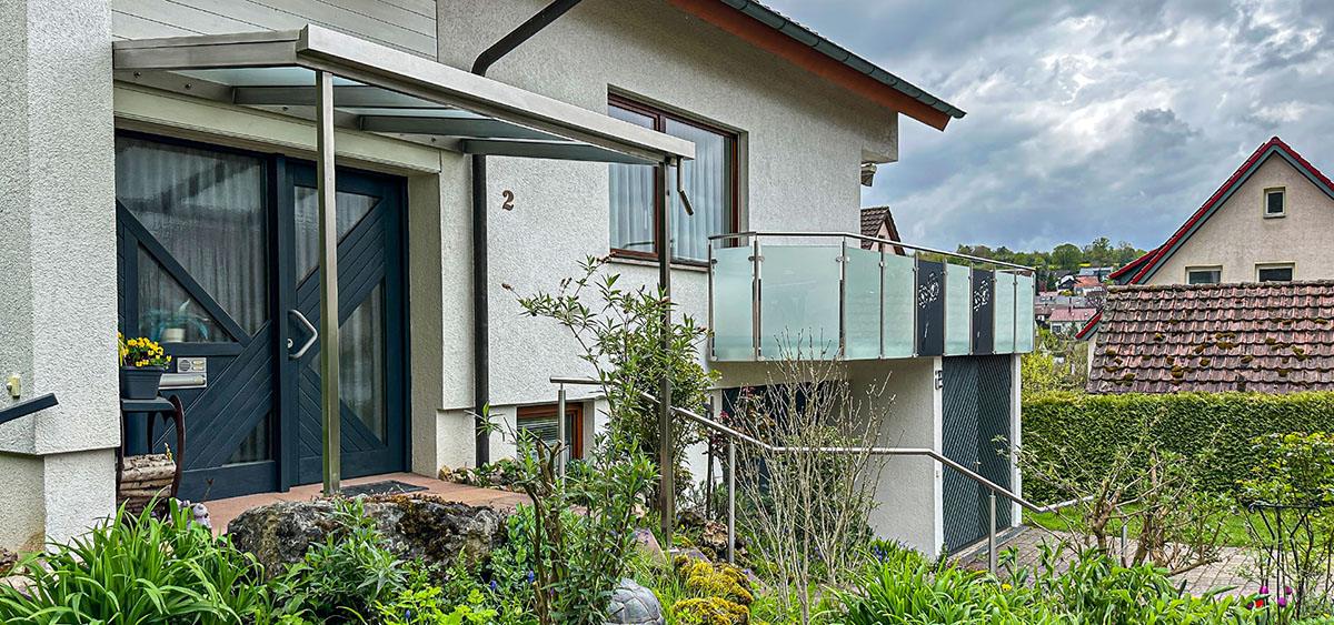 Edelstahl Balkongeländer Wildberg - ↗️Schmid-Jakobs.de: ✓Treppengeländer, Geländerbau, Aluminium Sichtschutz, Terrassendach