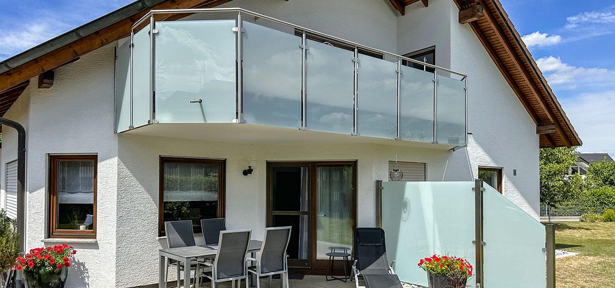 Edelstahl Balkongeländer Rohrdorf - ↗️Schmid-Jakobs.de: ✓Treppengeländer, Aluminium Sichtschutz, Geländerbau, Terrassendach